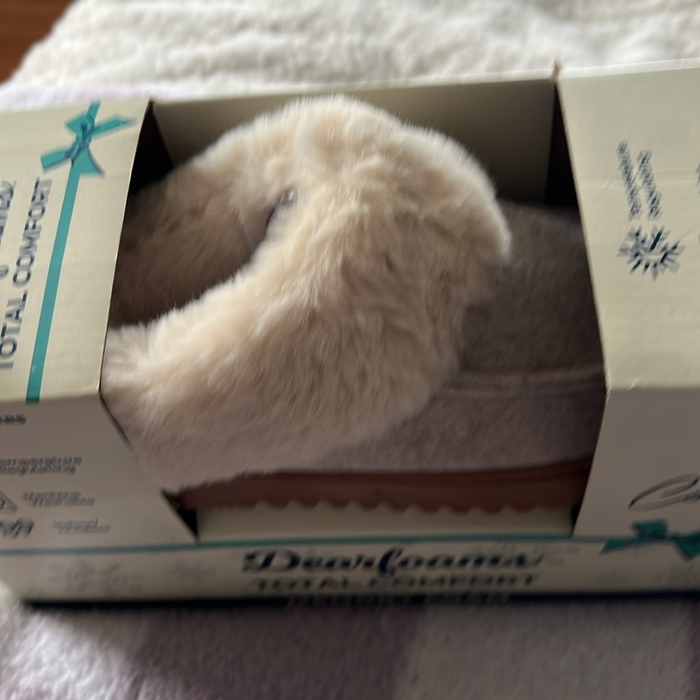 🥶 Dearfoams total comfort slippers - Picture 2 of 4